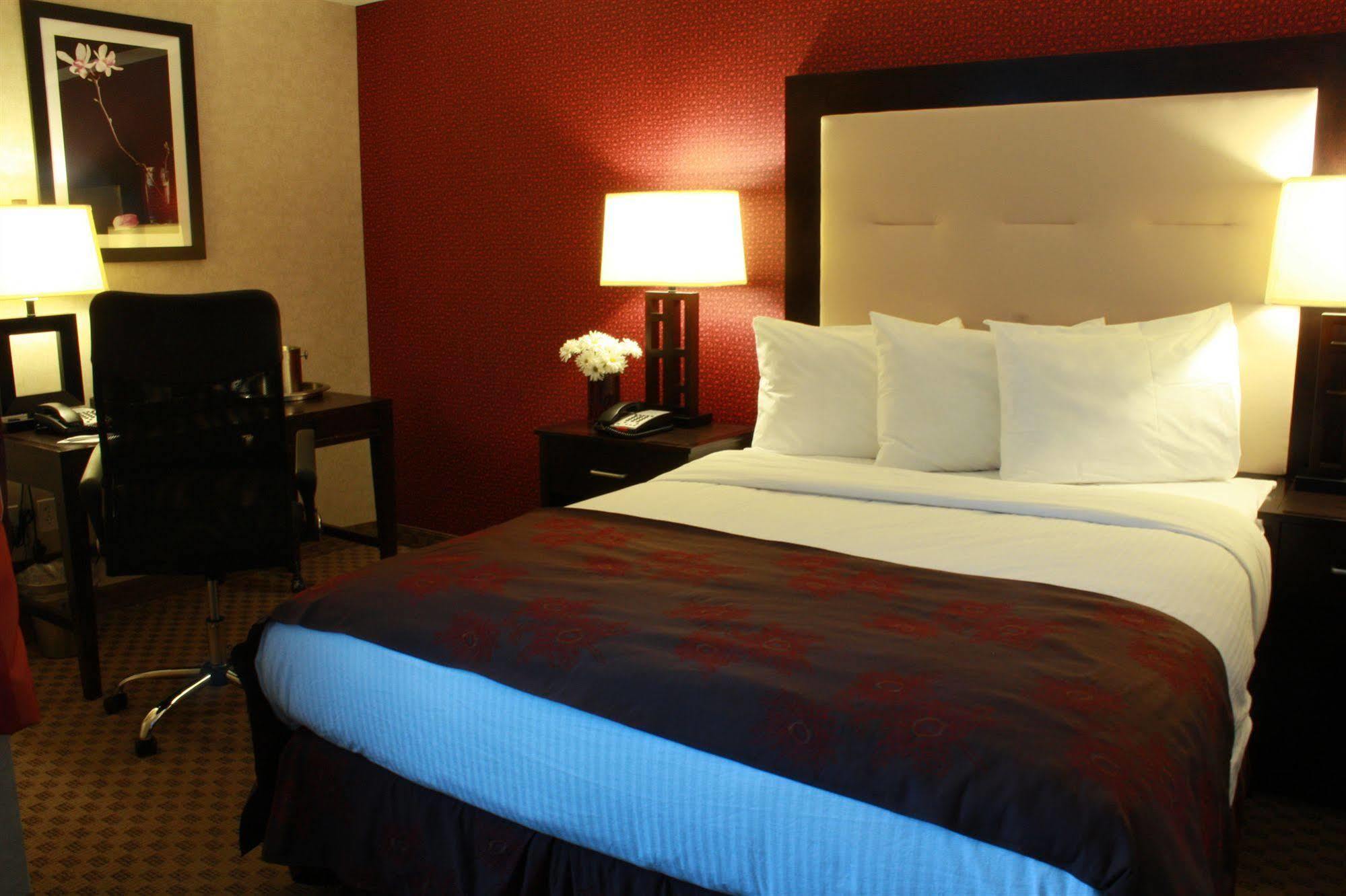 Отель The Lloyd Stamford, Tapestry Collection By Hilton Экстерьер фото